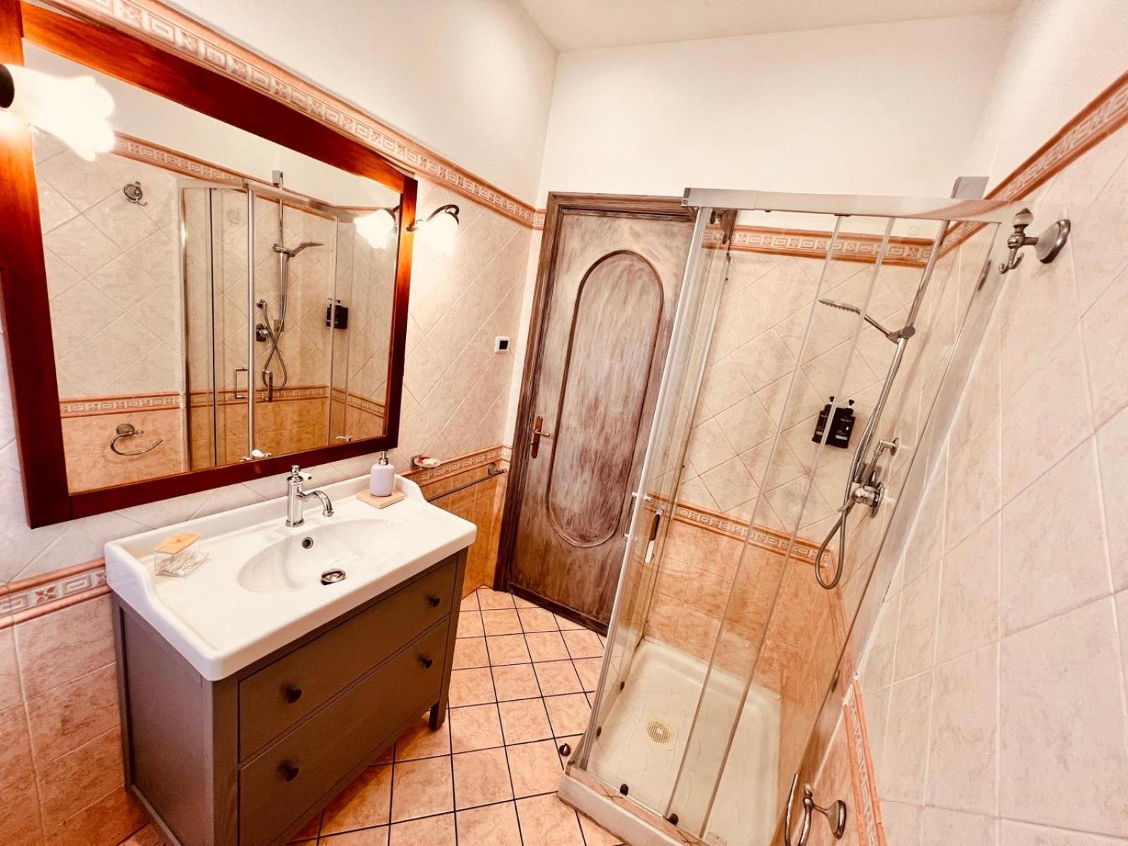 Apartment Tiziana - Luminoso A Con Wi-fi Veloce E Parcheggio Gratuito Catania